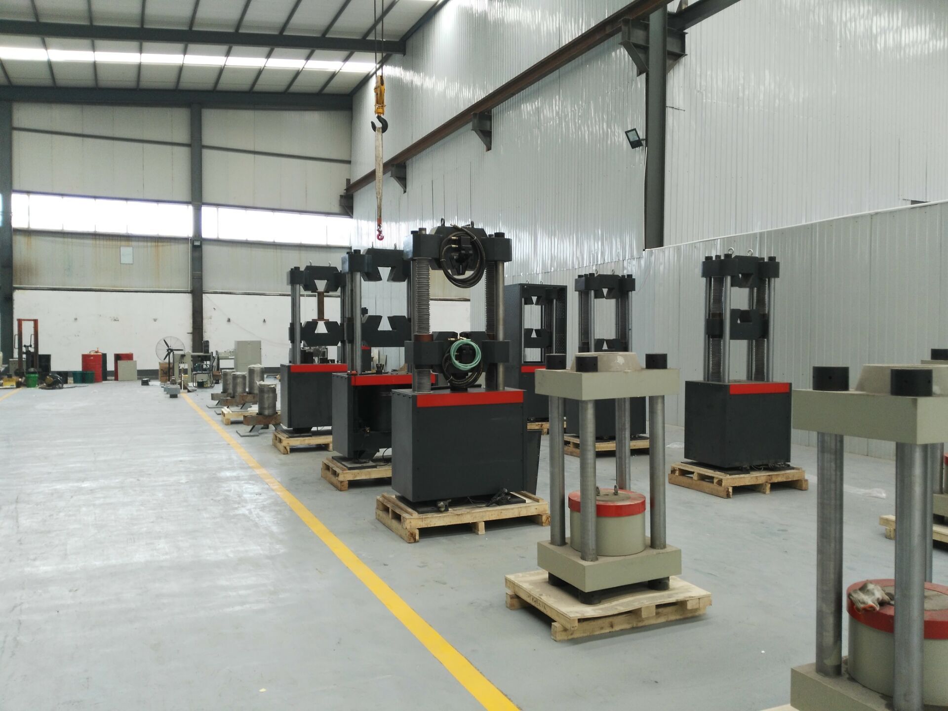 1000KN��(sh��)�@ʽҺ���f��ԇ�(y��n)�C(j��)